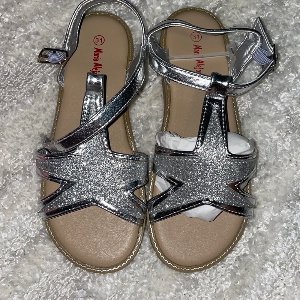 Girls size 2 sandals 31
